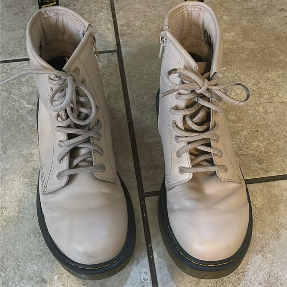 Dr. Martens Kids Boots in Light Beige